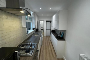 2bed house - ideal for wind turbine & contractors